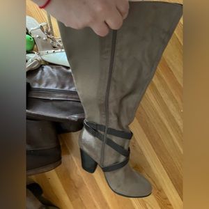 Knew high boots with a heel  never worn